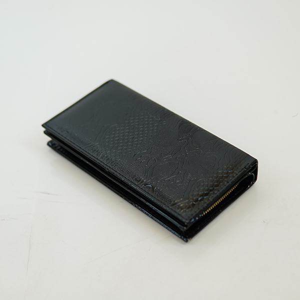 Women's patent leather wallet (2)